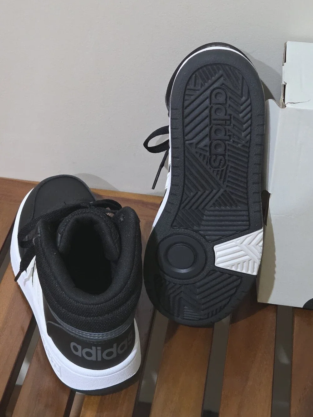 adidas Boy's Black and White Hoops 3.0 MID High-Top Basketball Sneakers Size 2